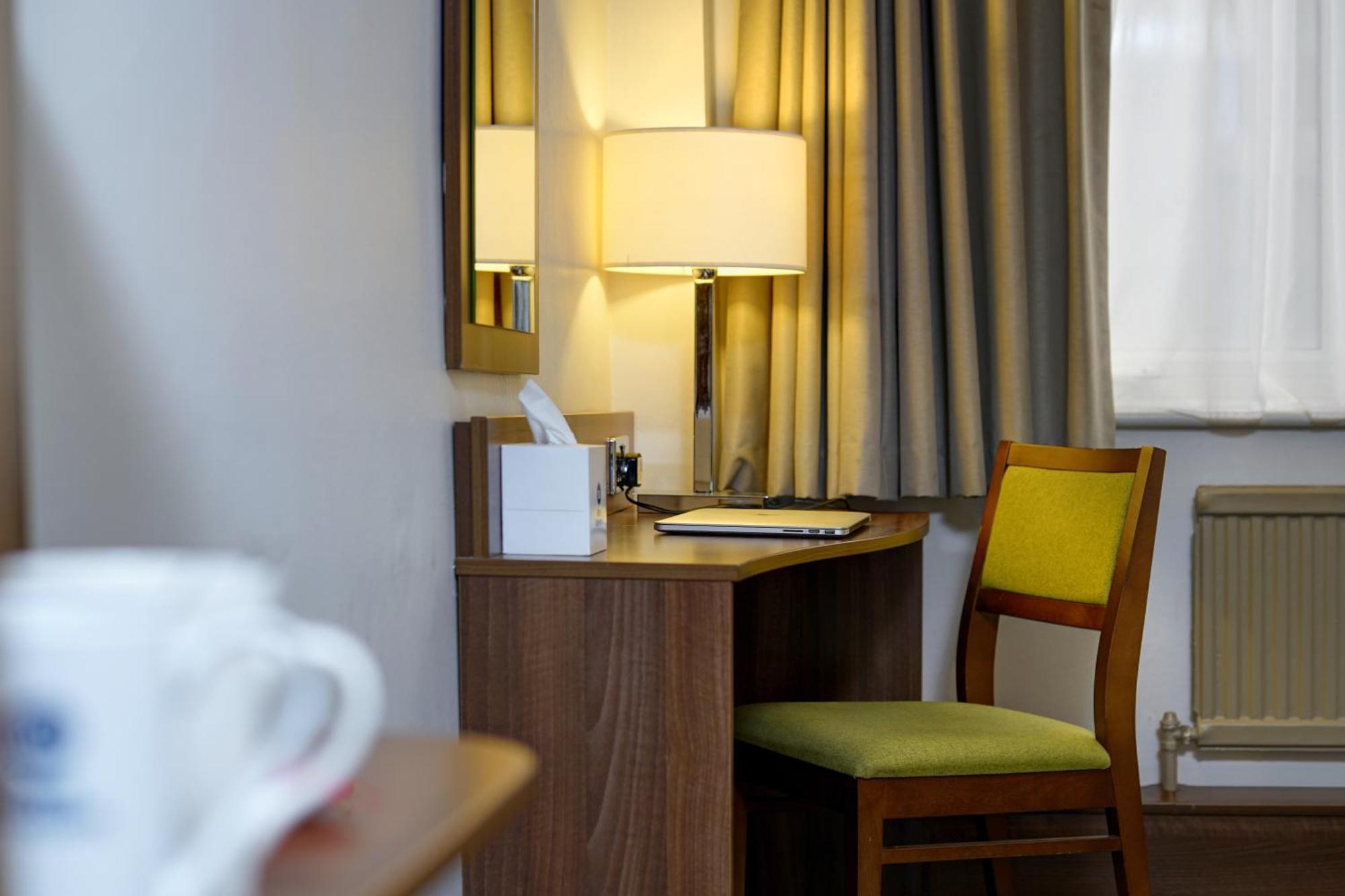 Cresta Court Hotel Altrincham Luaran gambar